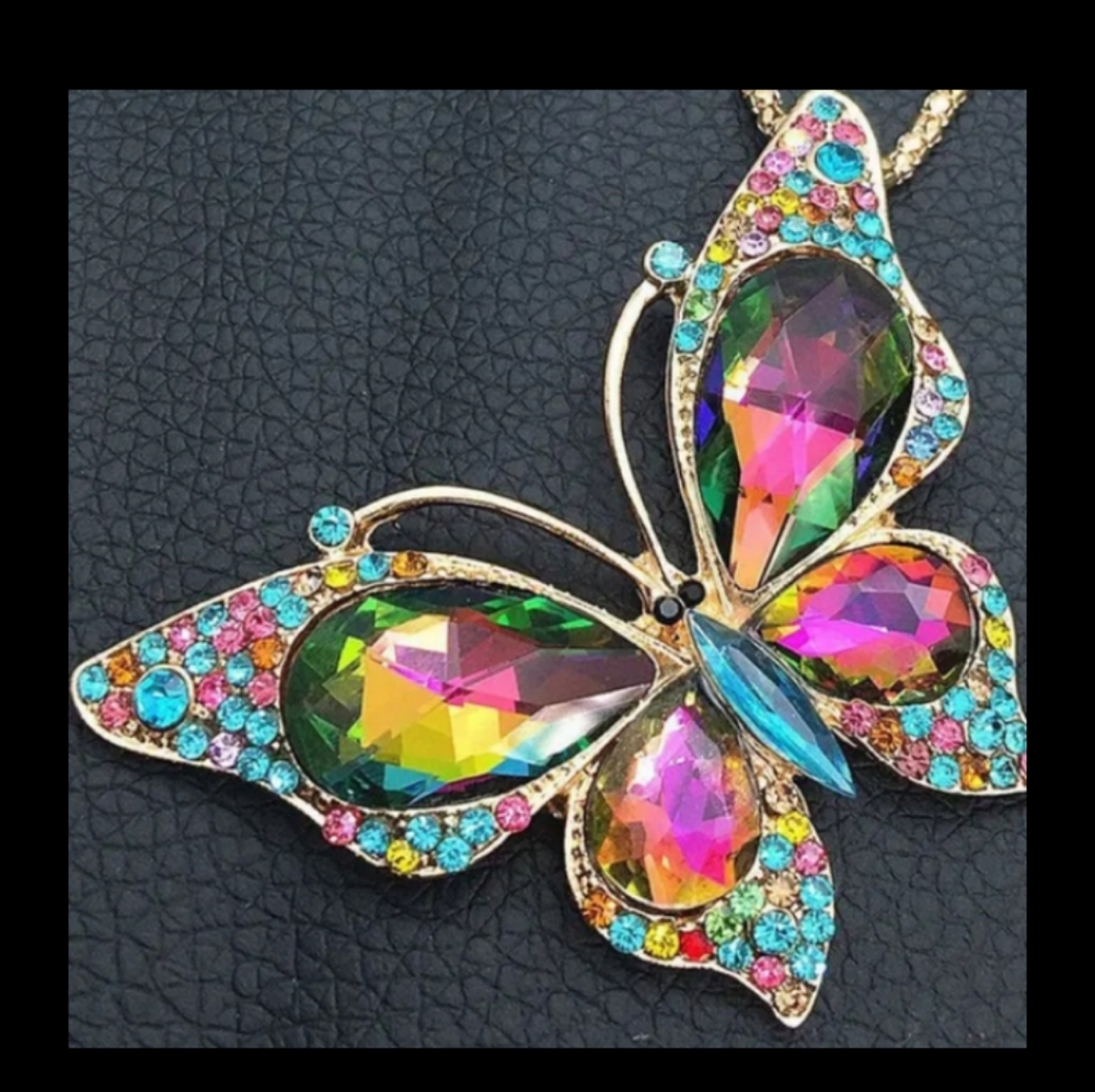 BUTTERFLY IN FLIGHT PENDANT 3 IN RAINBOW MYSTIC TOPAZ/ AURORA BOREALIS